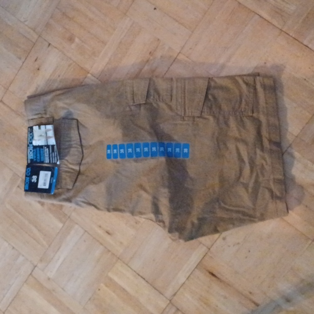 Iron Co. Cargo shorts men's size 40 waist color desert camel